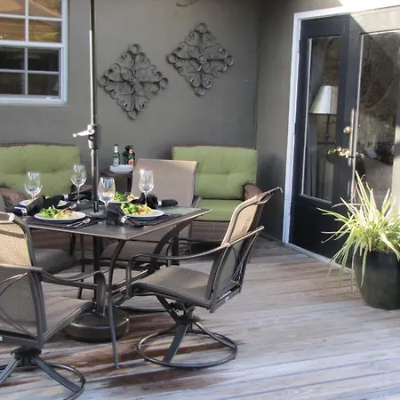 Wilton Bungalow West